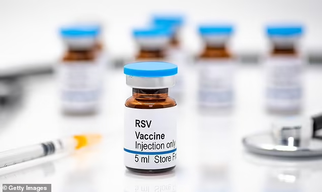 tiêm vắc xin RSV