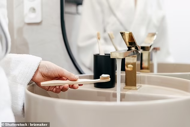 vệ sinh răng miệng kém tăng nguy cơ ung thư đầu cổ