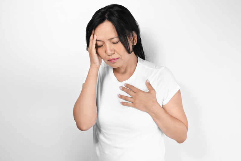 thuốc fezolinetant điều trị bốc hỏa khi mãn kinh gây tổn thương gan y duoc thai nguyen