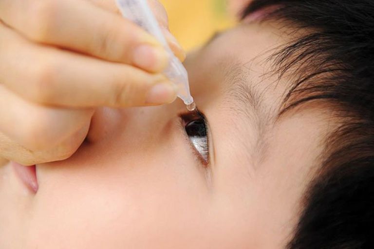 thuốc nhỏ mắt trẻ em kiểm soát cận thị nhưng có tác dụng phụ y duoc thai nguyen