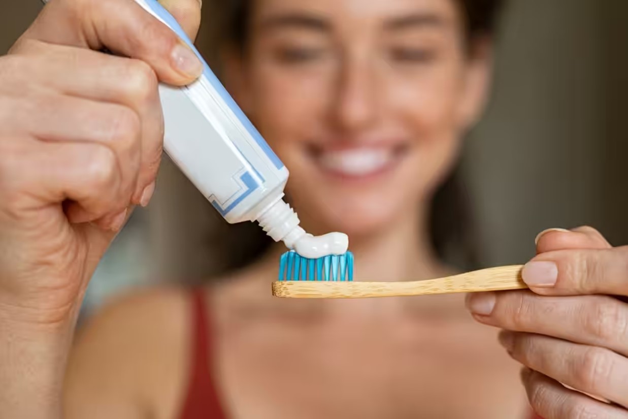 không đánh răng trước ngủ làm tăng nguy cơ đột quỵ y duoc thai nguyen