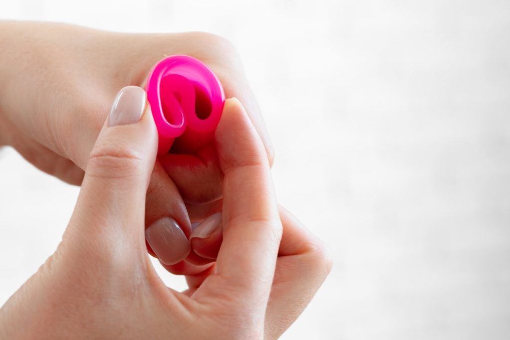 sử dụng cốc nguyệt san trong kỳ kinh nguyệt y duoc thai nguyen1