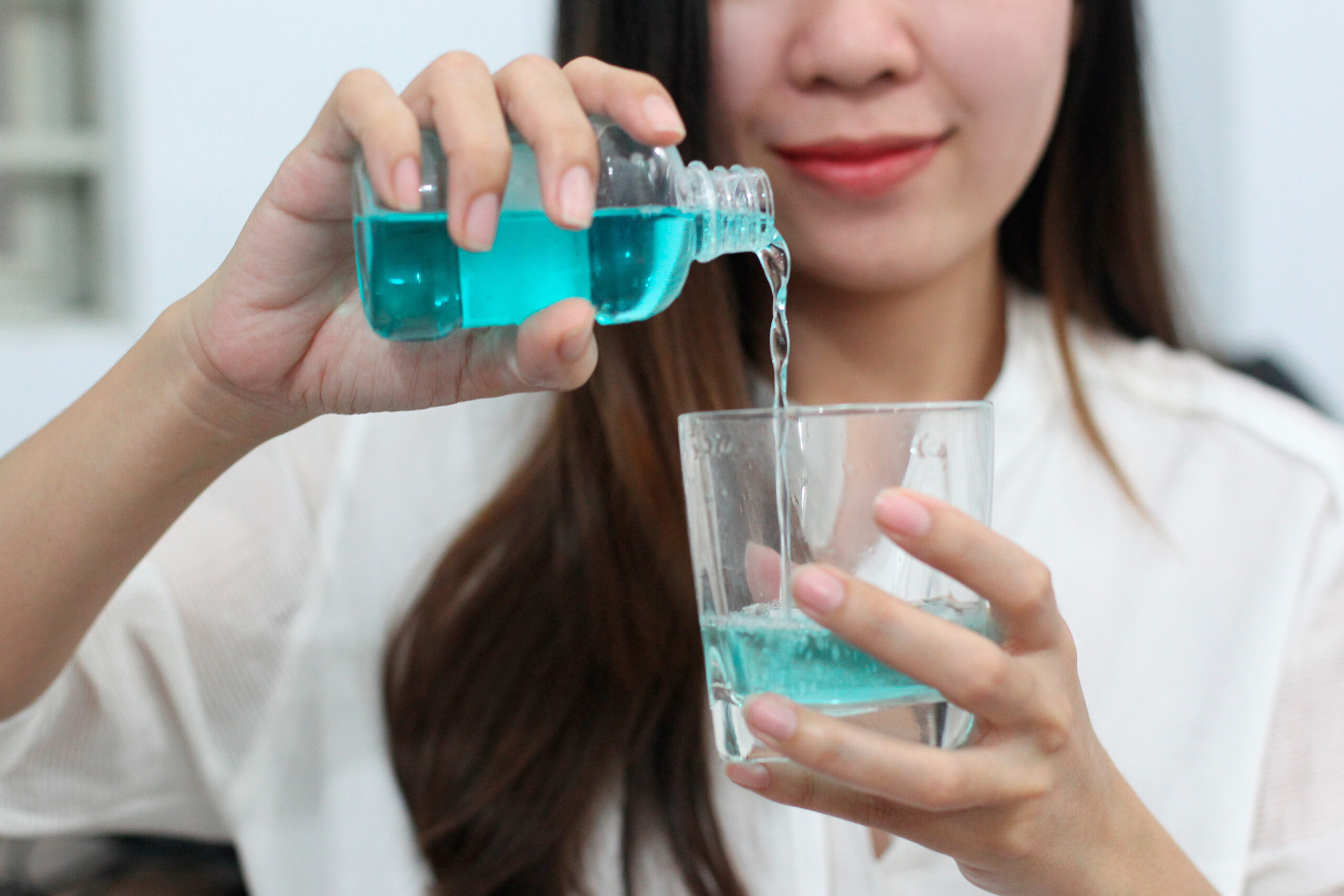 Nước súc miệng mạnh gây suy giảm tình dục