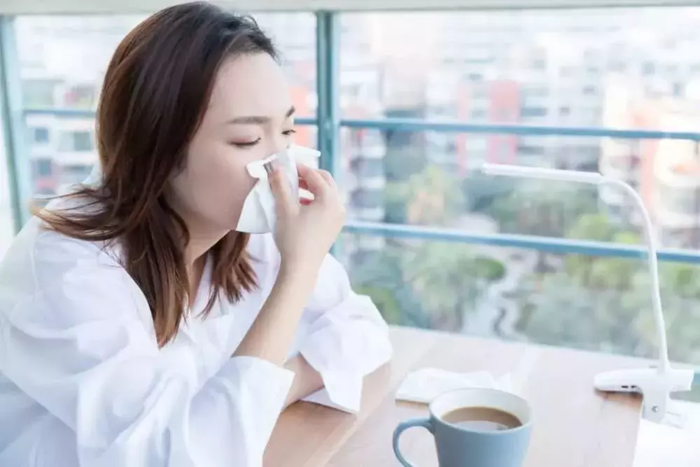 phân biệt covid-19 và cảm lạnh thông thường y duoc thai nguyen
