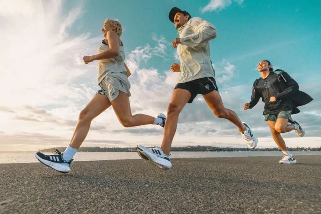 chọn giày tránh gây bệnh xương khớp y duoc thai nguyen