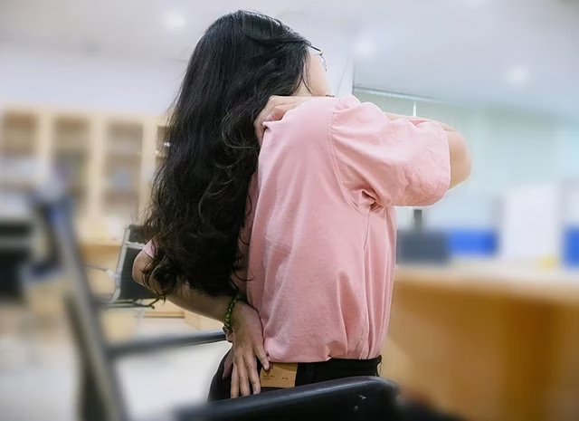 chữa đau lưng dưới không cần thuốc giảm đau y duoc thai nguyen