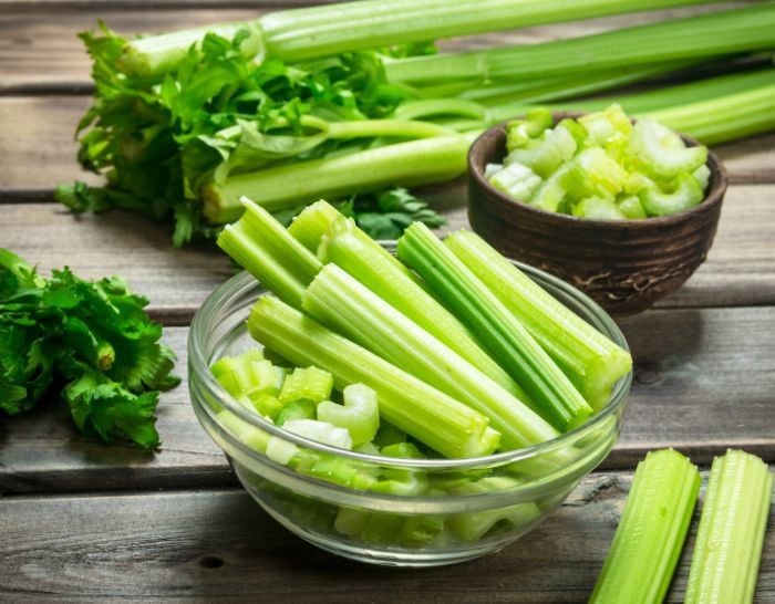 rau cần tây chữa bệnh y duoc thai nguyen