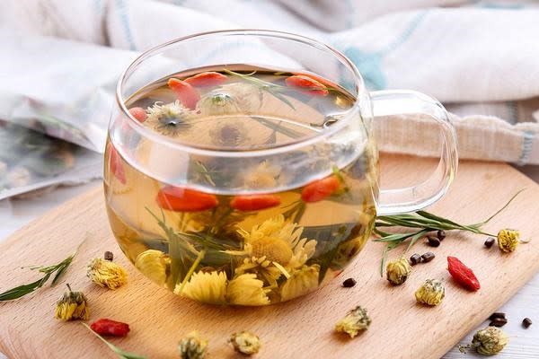 uống trà giảm tác dụng của thuốc y duoc thai nguyen