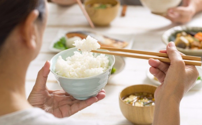 ăn cơm chan canh đường huyết tăng vọt y duoc thai nguyen