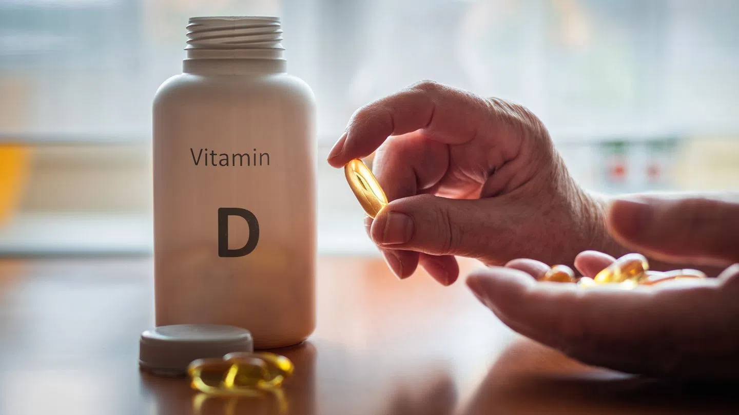 uống vitamin D giảm hội chứng covid-19 kéo dài y duoc thai nguyen