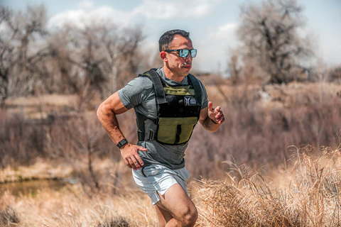 đi bộ mặc áo vest tạ sau tuổi 50 cải thiện sức khỏe xương y duoc thai nguyen