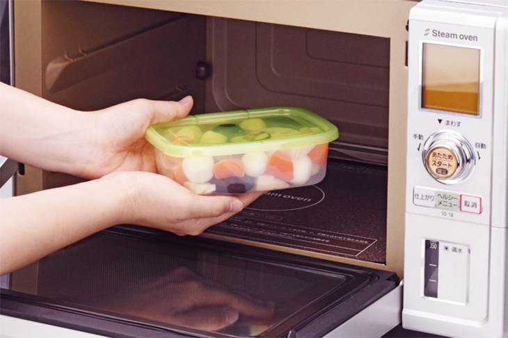 quay hộp nhựa trong lò vi sóng y duoc thai nguyen