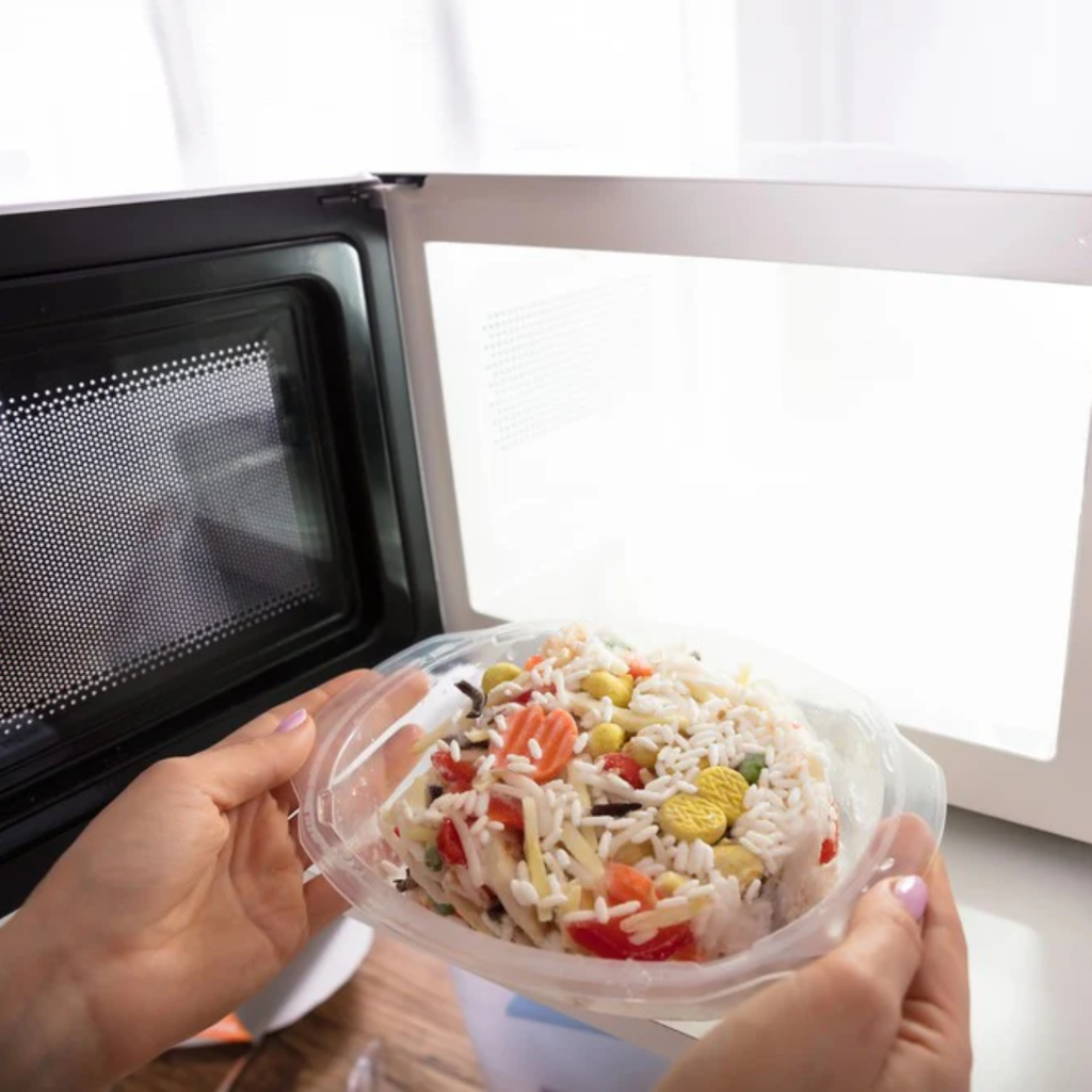 quay hộp nhựa trong lò vi sóng y duoc thai nguyen