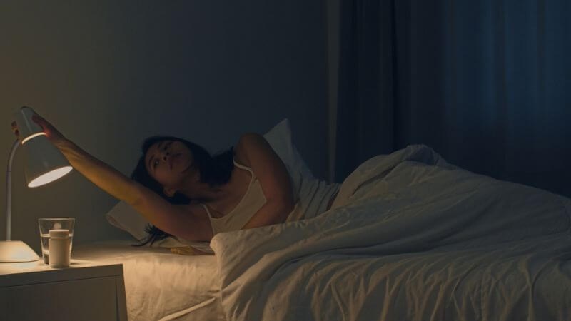 thói quen ngủ tránh đột quỵ bệnh tim mạch y duoc thai nguyen