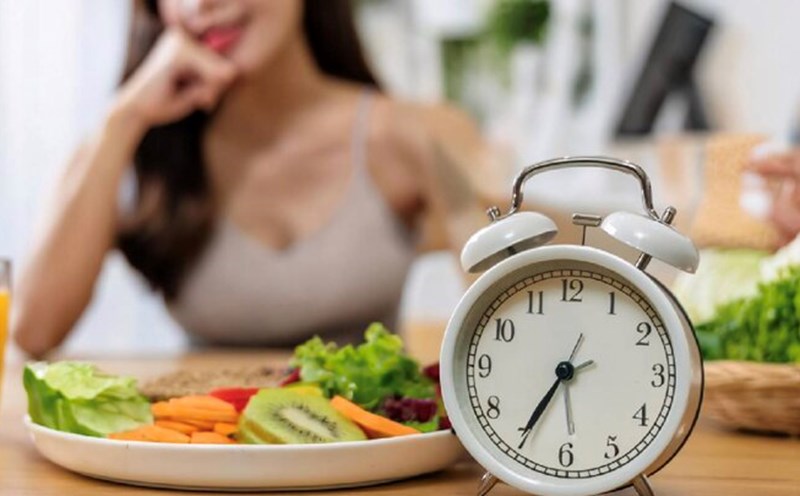nhịn ăn gián đoạn giúp giảm cân bền vững y duoc thai nguyen